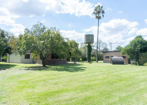 Imagen 9 de 30 de Imponente Casa Quinta Con Amplio Terreno, Pileta, Sauna Y Jacuzzi