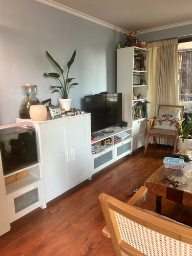 Departamento Amplio, Perfecto Estado Calle Tadeo De Reyes