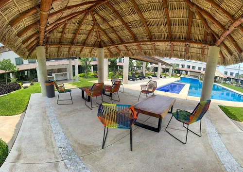 Casa En Fraccionamiento Con Alberca Y Seguridad
