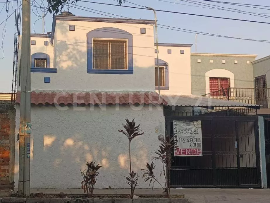 Casa En Venta En Av. Republica, Jardines De La Estancia, Colima