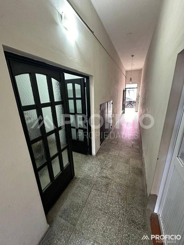 Local Comercial Y Departamentos En Block En Berazategui