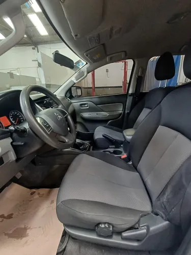 Mitsubishi L200 2.4 Cabina Doble 4x2 Mt