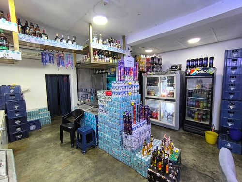 En Venta Local Comercial Con Fondo De Comercio Licorería G.g