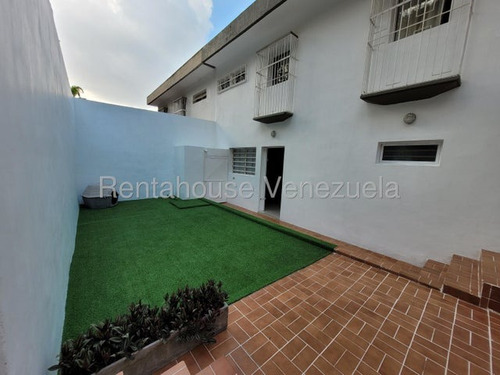 Amplia E Iluminada Casa Duplex, En Venta En Los Pomelos