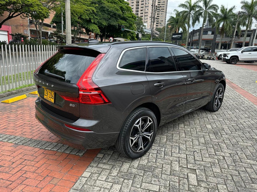 Volvo XC60 2.0 B5 Momentum Hybrida At 4x4