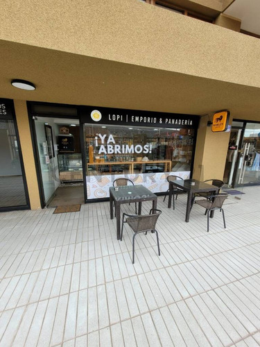 Se Vende Derecho De Llave De Local Comercial En Ulriksen.