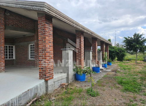 Carretera Celaya - Comonfort: Casa Campestre En Venta