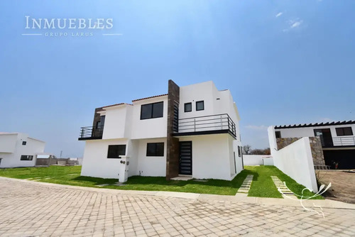 Casa Modelo B , Jardín Alberca Propia Estrene Fracc Vigilanc