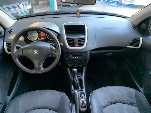 Imagem 12 de 12 de Peugeot 207 Sw Xr Sport 1.4 Flex 2011