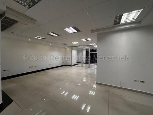 En Alquiler Moderna Oficina En Torre Empresaria, Con 2 A/a De 5 Toneladas C/u, Recepcion Y Sub Dividida En 4 Cubiculos En Vidrios, 2 Salas De Baño Y Mas, Hagamos Negocios, Contactame Dennymar B4b8o69