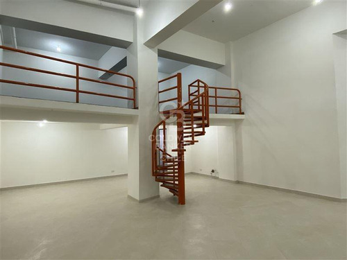 Amplio Local Comercial Metro Los Leones