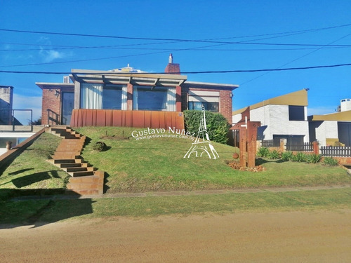 Chalet Frente Al Mar- Ref: 3656