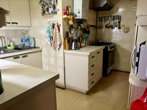 Excelente Ubicación, 6 Dormitorios, 4 Baños, Sólida, 5 Norte
