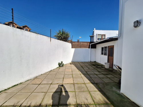 Moderna Casa En Lomas De Montemar, Concón