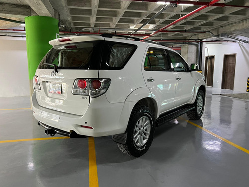 Imagen 4 de 11 de Toyota Fortuner Sr