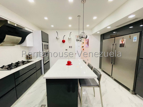 Exclusiva Casa Townhouse En Venta 183 Metros Totalmente Remodelada Revestida En Porcelanato Area Social Parrilla Planta Electrica Seguridad Estef 25-6276