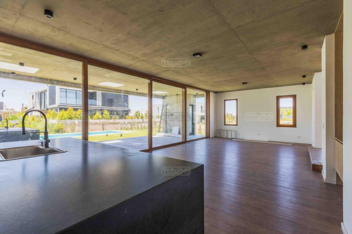 Casa En Venta En Carpinchos, Nordelta, Tigre