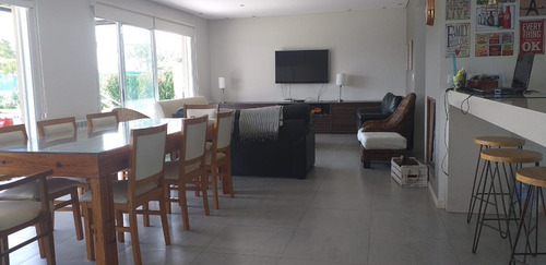 Imagen 8 de 21 de Hermosa Casa En Barrio Las Tardes - Pileta Y Quincho