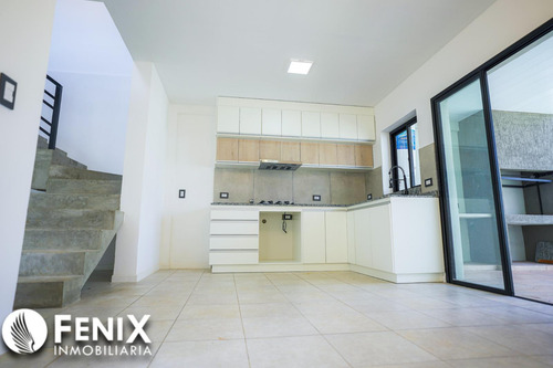 Cfa193 - Duplex En Alquiler - Av. Ituzaingó Y Areco