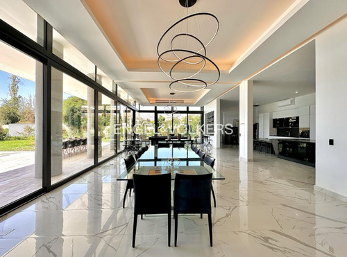 Exclusiva Casa En Las Brisas De Chicureo