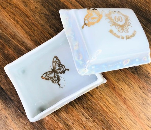 Imagem 8 de 8 de Porta Jóia Em Porcelana Bodas De Diamante 60 Anos 8,5cm