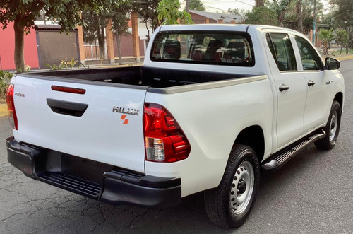 Toyota Hilux 2.7 Cabina Doble Base Mt