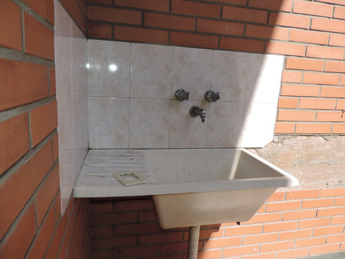 Wilde, Alquiler De 2 Amb. Con Patio Y Dos Bauleras Amplia Cocina Completa. Unicamente Con Garanría Propietaria Y Recibos De Haberes Sin Excepcion.