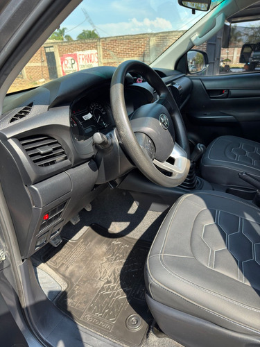 Toyota Hilux 2.7 Cabina Doble Sr Mt
