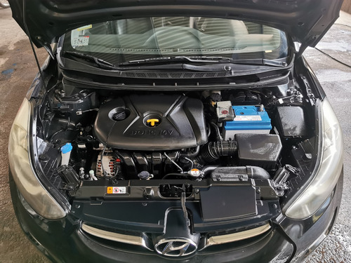 Imagen 5 de 11 de Hyundai Elantra Gls