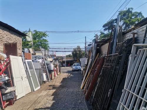 Amplia Casa Con Local Comercial. Excelente Ubicacion.