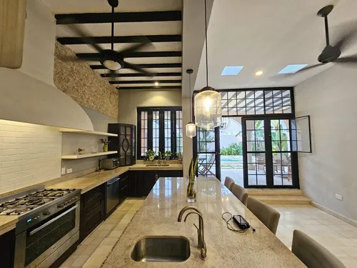 ¡a Un Paso De Paseo De Montejo! Casa Remodelada En Venta En El Centro De Mérida