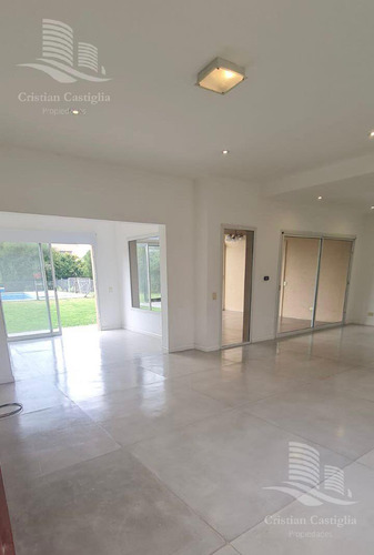 Casa En Venta San Isidro Labrador - 5 Ambientes Con Dependencia De Servicio