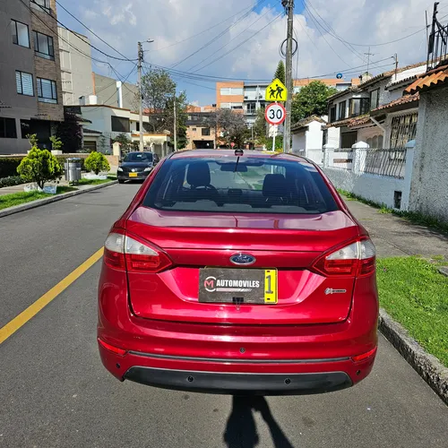 Ford Fiesta 1.6 sedan automático