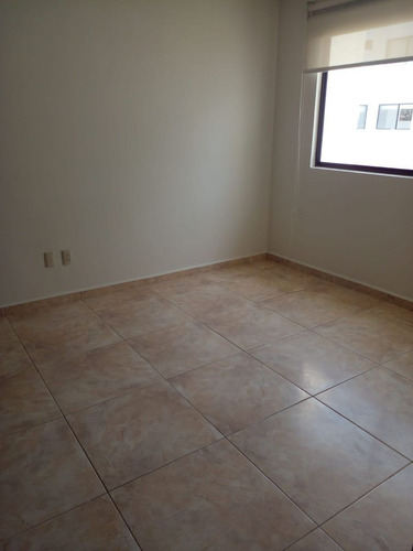 En Venta Casa En Santa Fe Juriquilla, Roof Garden, 4ta Recamara U Oficina..