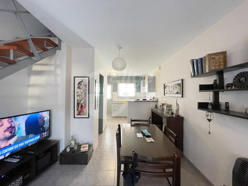 Imagen 2 de 12 de Excelente Ubicación En Villa Allende, Duplex 2 Dorm.