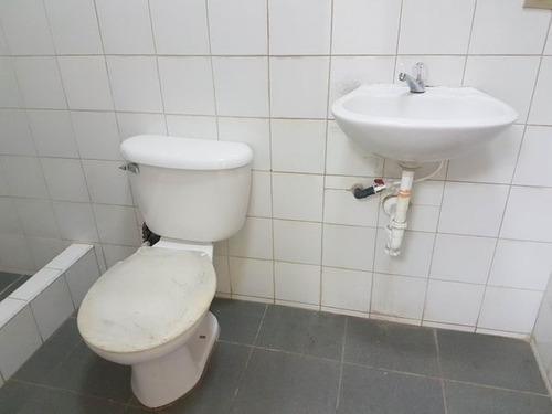 Imagen 3 de 8 de Local En Alquiler Ideal Para Consultorios Médicos Solo Para Empresas 04126887776