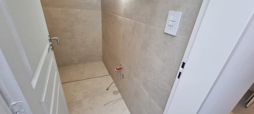 En Venta En Caseros Casa De 3 Ambientes Al Frente Totalmente A Nuevo F: 9711