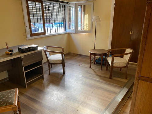 Casa Adaptada Oficina, 6 Despachos. Castelli Y Arenales, Reciclada.