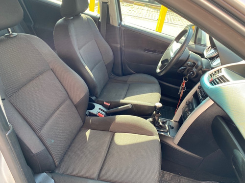 Imagen 9 de 15 de Peugeot 207 1.4 Premium Mec 2012