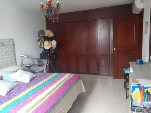 Apartamento En Venta En Cali Urbanización La Flora