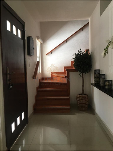 Hurban Vende Casa Modificada Y Ampliada, De Dos Plantas, En