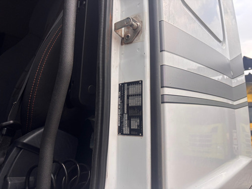 Axor 2544 Ano 2022 Trucado Teto Alto Mercedes 6x2