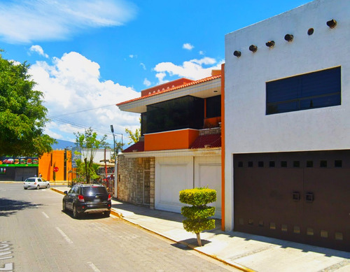 Casa En Venta De Dos Niveles Ubicada En Aquiles Serdan, Puebla