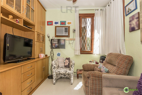 Imagem 7 de 30 de Vende Maravilhosa Casa, Três Quartos, Suíte, 5 Vagas De Garagem E Churrasqueira. - Reo617332