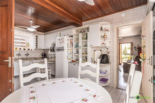 Imagem 26 de 30 de Vende Maravilhosa Casa, Três Quartos, Suíte, 5 Vagas De Garagem E Churrasqueira. - Reo617332