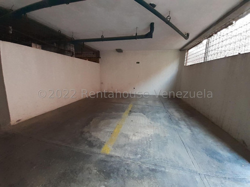 Imagen 13 de 30 de Hermoso Town House Con Un Estilo Vanguardista Y Moderno De 3 Niveles En Venta En Barquisimeto. Urb. Monte Real , Selena Pacheco Tlf. 04245197639. Cód. 22-23281. Lara, Venezuela