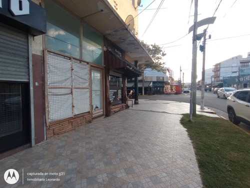 Local Sobre Avenida 32 Esq. 4