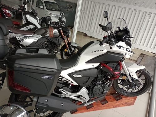 Imagen 1 de 16 de Touring Lifan Kp200t