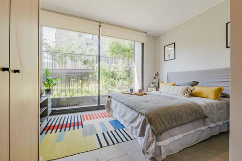 Estudio En Venta De 1 Dorm + 1 Baño. En Santiago