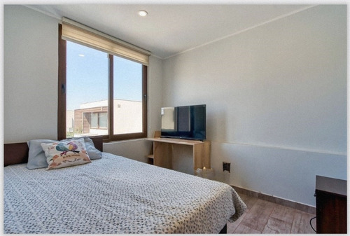 Casa En Venta De 5 Dorm. En La Reina